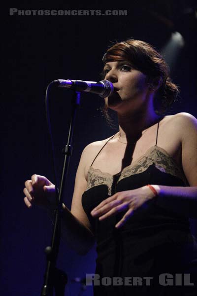 NOUVELLE VAGUE - 2006-06-14 - PARIS - Le Bataclan - Melanie Pain